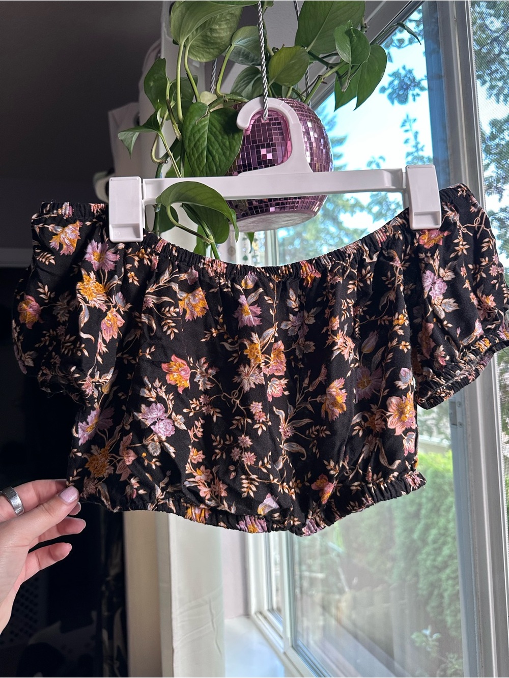 AE Off-Shoulder Black Floral Crop Top